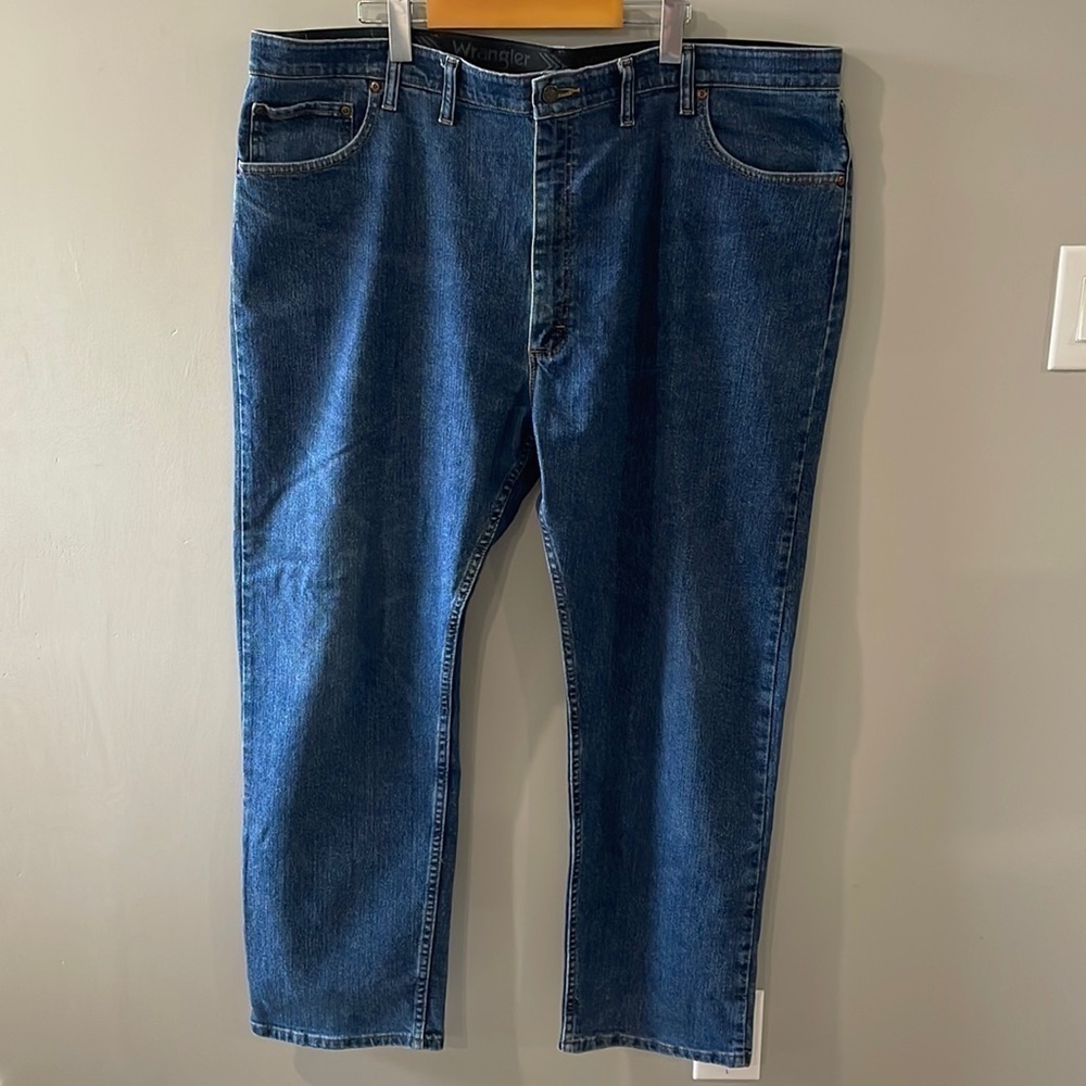 Mens Wrangler Medium Wash Blue Jeans Size 44x30